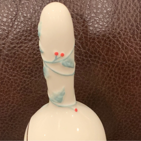 Thomas Kinkade Victorian Christmas IV Porcelain Christmas Bell - Picture 6 of 10